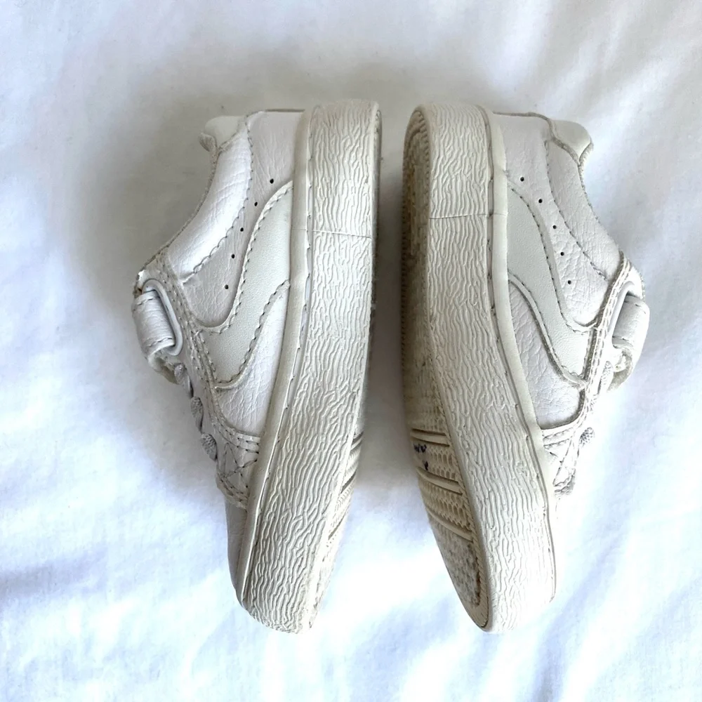 THE CHILDREN’S PLACE Unisex -Child and Toddler Uniform Low Top Sneakers Size 5